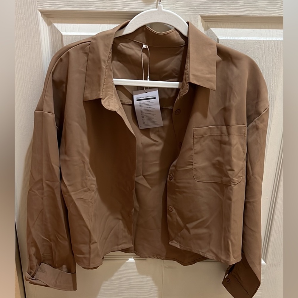 BRAND NEW Cropped Button Down